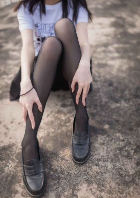 扒开黑女人的p大荫蒂